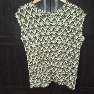 C&C California Olive and Cream Patterned Short Sleeve Linen Top Large NWOT